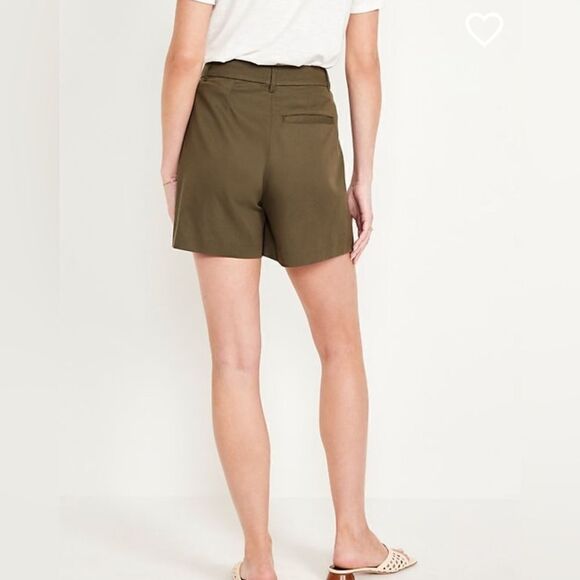 🆕 OLD NAVY | Extra High Waisted Taylor Trouser Shorts Size Small Reishi - Picture 3 of 5